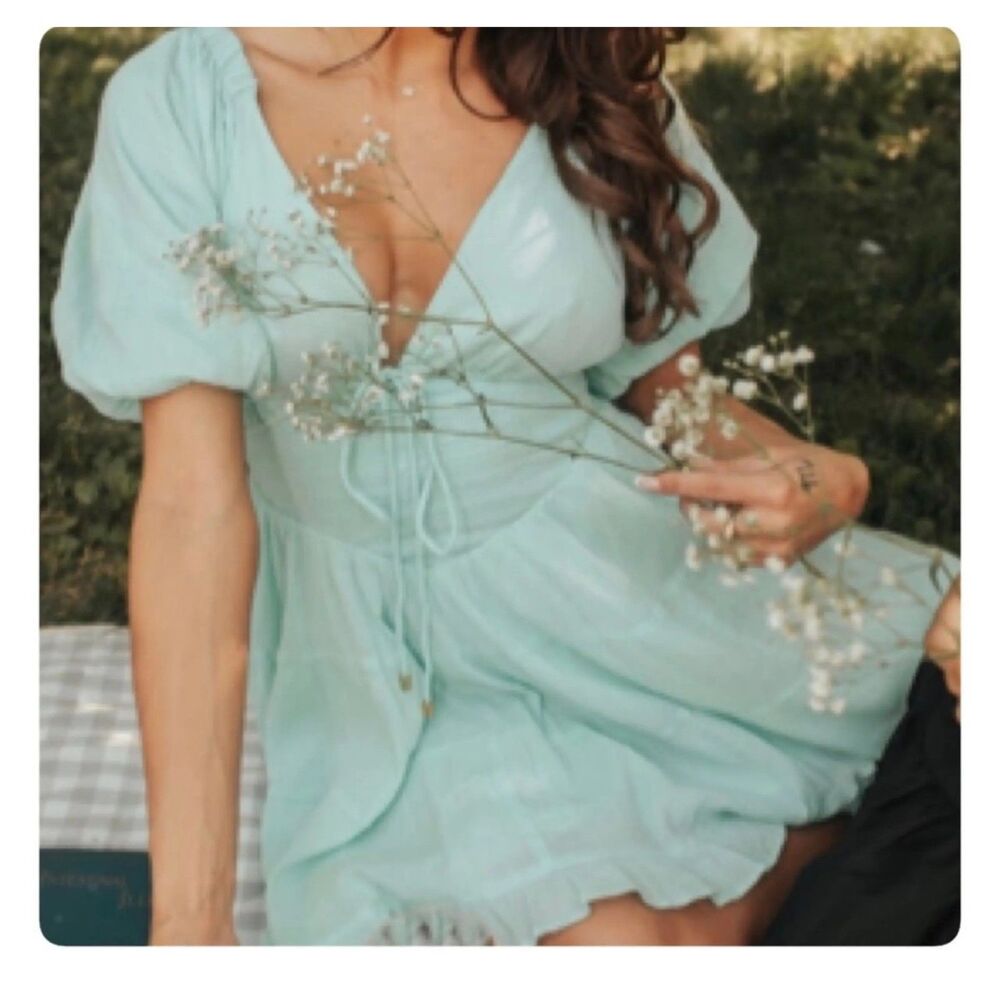 Free People perfect day mini dress Sz M NWT $108 retail Smocked Puff Sleeves